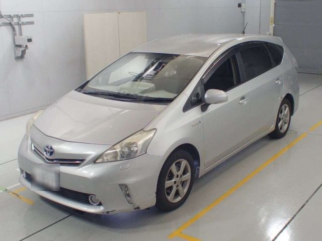 30661 Toyota Prius alpha ZVW41W 2012 г. (CAA Chubu)